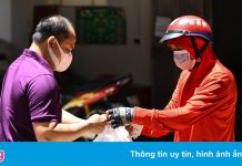 Người dân TP.HCM mong ngóng được đặt đồ ăn từ quán