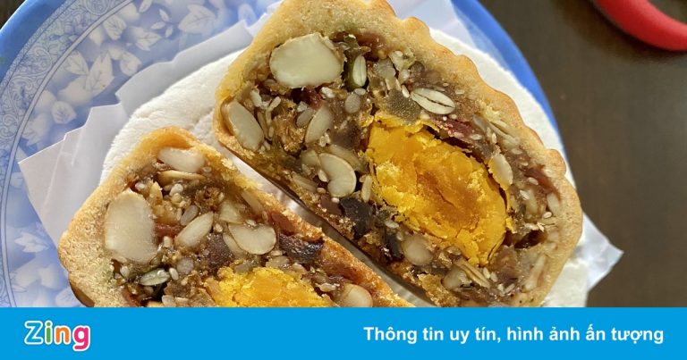 Bánh Trung thu ‘cháy hàng’ ở miền Tây