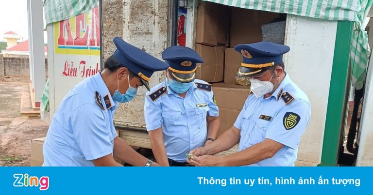 Phát hiện 3.000 bánh Trung thu không rõ nguồn gốc trên xe ‘luồng xanh’