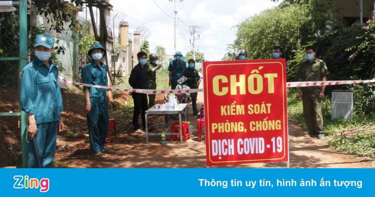 Đình chỉ công tác 2 lãnh đạo xã vì để dân tổ chức đám tang