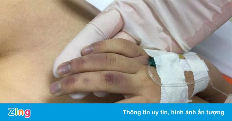 Vụ bé gái 6 tuổi tử vong: Nạn nhân bị bố đánh vì học chậm? Vụ bé gái 6 tuổi tử vong: Nạn nhân bị bố đánh vì học chậm?
