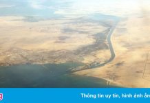Kênh Suez bị nghẽn vì tàu container mắc cạn