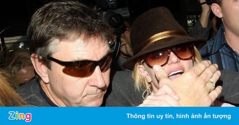Britney Spears bị cha theo dõi điện thoại, lịch sử duyệt web Britney Spears bị cha theo dõi điện thoại, lịch sử duyệt web