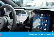 VinFast VF e34 có cần số núm xoay và màn hình giải trí đặt dọc