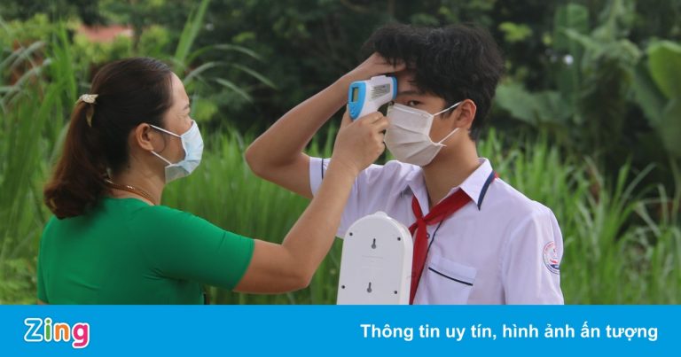 Nữ sinh mắc Covid-19 dự khai giảng, cả huyện nghỉ học