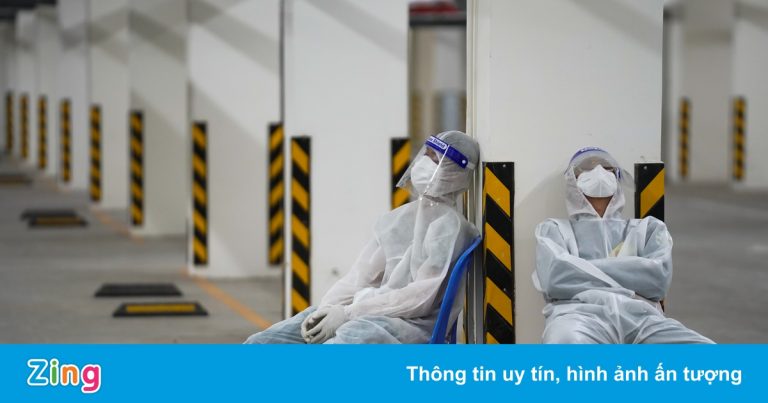 TNV ở TP.HCM: ‘Ca trực 10 tiếng, toàn thân rã rời, sống lưng nhức mỏi’