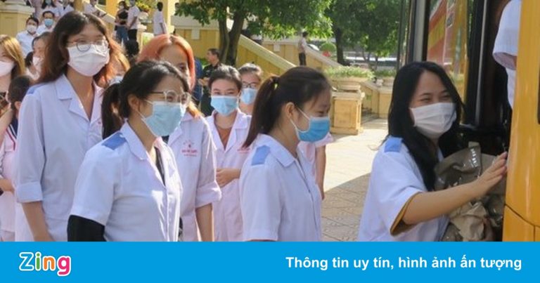 200 bác sĩ, sinh viên Hải Phòng lên đường đến Hà Nội chống dịch