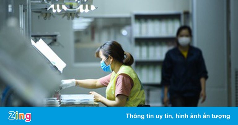 Vì sao nhiều công nhân ở TP.HCM chưa được tiêm vaccine mũi hai? Vì sao nhiều công nhân ở TP.HCM chưa được tiêm vaccine mũi hai?