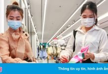 Trung tâm thương mại ở Hà Nội ngày đầu đón khách trở lại