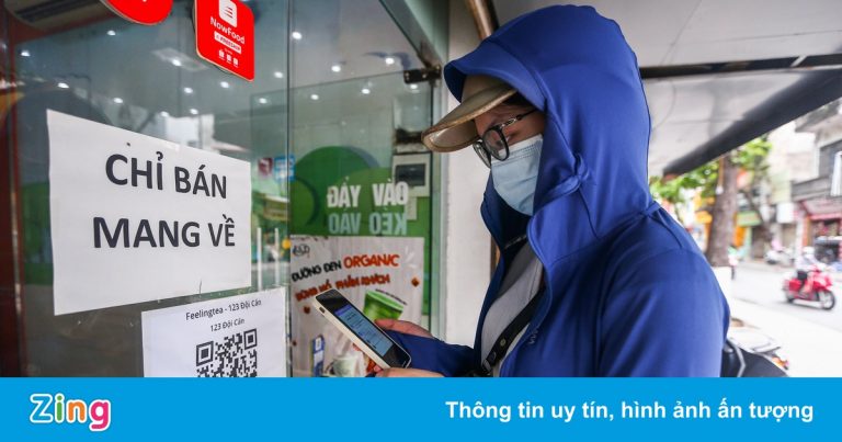 Quét mã QR khi mua bánh cuốn, trà sữa ở ‘vùng xanh’ Hà Nội