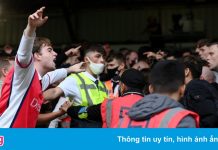 CĐV Arsenal và Burnley xô xát sau trận đấu