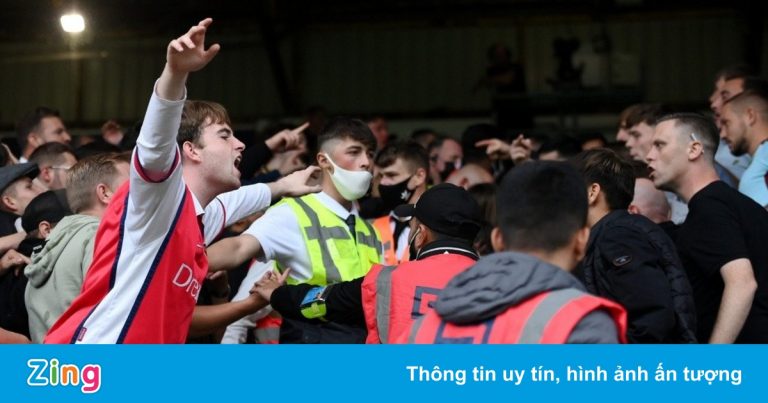 CĐV Arsenal và Burnley xô xát sau trận đấu