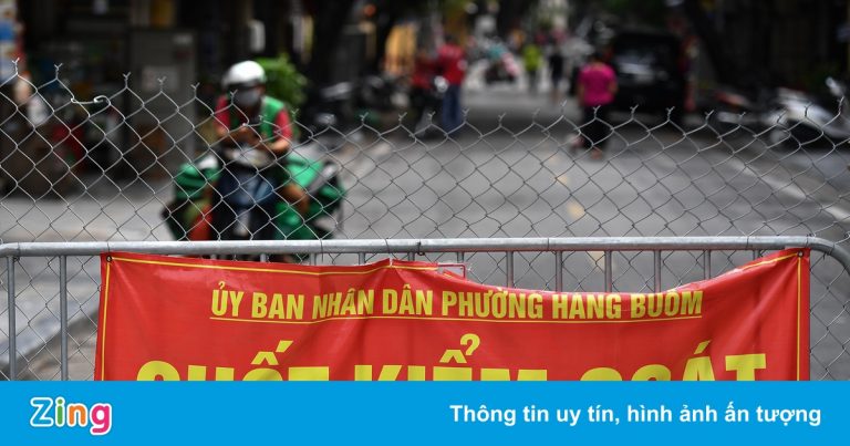 Xe cộ thưa thớt ngày đầu Hà Nội nới lỏng giãn cách