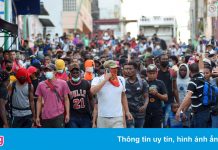 Hàng trăm người đang đi bộ từ Mexico đến Mỹ