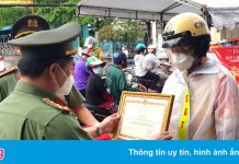 Tham gia chống dịch, 22 cảnh sát TP.HCM nhận bằng khen của Bộ Công an