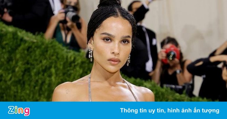 Zoe Kravitz phản ứng khi bị nói ‘mặc như không’ ở Met Gala