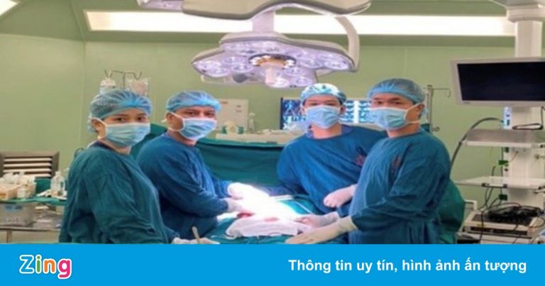 Nam sinh viên nhập viện sau khi uống nước tẩy rửa bồn cầu