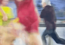 Mourinho ăn mừng cảm xúc trong ngày Roma lên ngôi nhất bảng