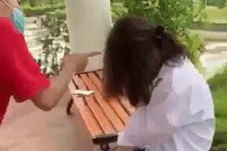 Nữ sinh bị đánh hội đồng sau lễ khai giảng Nữ sinh bị đánh hội đồng sau lễ khai giảng
