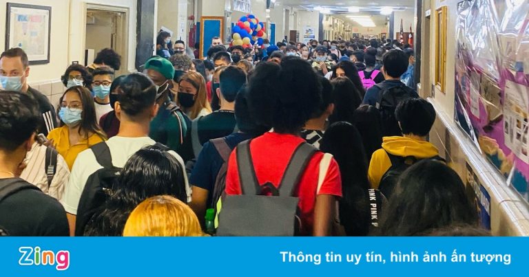 Cảnh chen chúc trong các trường học ở New York giữa đại dịch Cảnh chen chúc trong các trường học ở New York giữa đại dịch