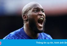 Lukaku phấn khích sau bàn thắng đầu tiên tại Stamford Bridge