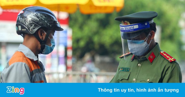 Công an Hà Nội cấp giấy đi đường thế nào?