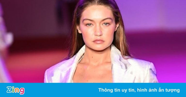 Gigi Hadid diện mốt nội y phối kèm blazer