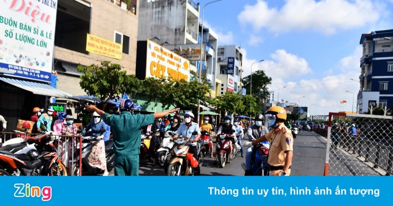 TP.HCM dự kiến tháo gỡ các chốt chặn trên đường trước 30/9