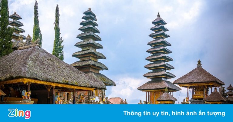 Chuyện tình sau ngôi đền thiêng ở Bali