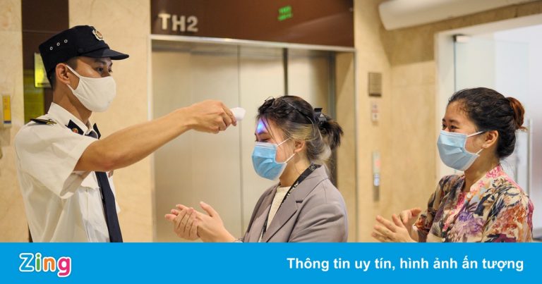 Giới trẻ đi làm lại sau phong tỏa: ‘Bận quên ăn trưa nhưng rất vui’ Giới trẻ đi làm lại sau phong tỏa: ‘Bận quên ăn trưa nhưng rất vui’
