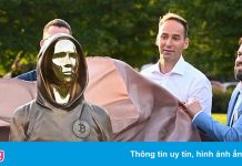 Cha đẻ Bitcoin được dựng tượng tại Hungary