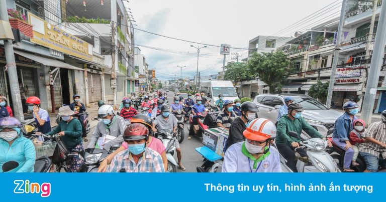 Đường phố Nha Trang ngày đầu nới lỏng giãn cách