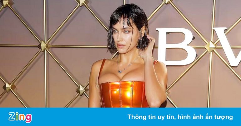 Irina Shayk diện áo corset