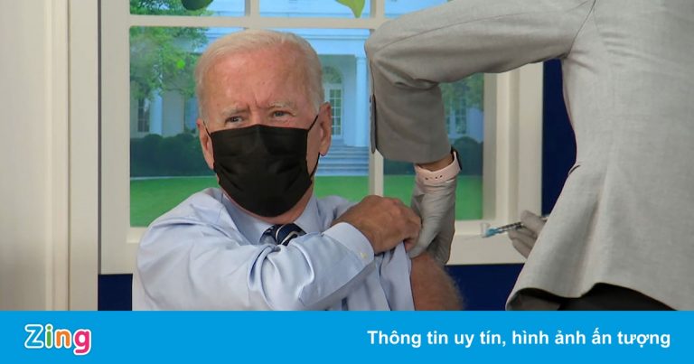 Tổng thống Joe Biden được tiêm mũi vaccine thứ ba