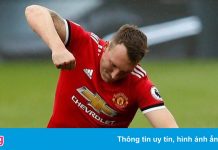 Phil Jones bị MU gạch tên ở danh sách dự Champions League