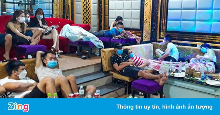 53 thanh niên bay lắc trong quán karaoke Luxury