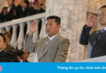 Ông Kim Jong Un gây chú ý tại lễ duyệt binh trong đêm