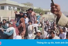 Bức tranh trái ngược ở Afghanistan trong ngày đầu sau khi Mỹ rút quân
