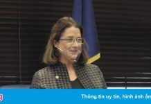 Nghị sĩ Mỹ bị cấm bay vì không chịu đeo khẩu trang