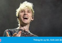 Machine Gun Kelly bị tấn công khi đang biểu diễn