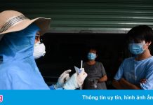 Hàng trăm cư dân chung cư ở TP Thủ Đức tự lấy mẫu xét nghiệm