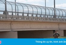 Hơn 8.000 di dân chầu chực dưới gầm cầu để có cơ hội vào Mỹ