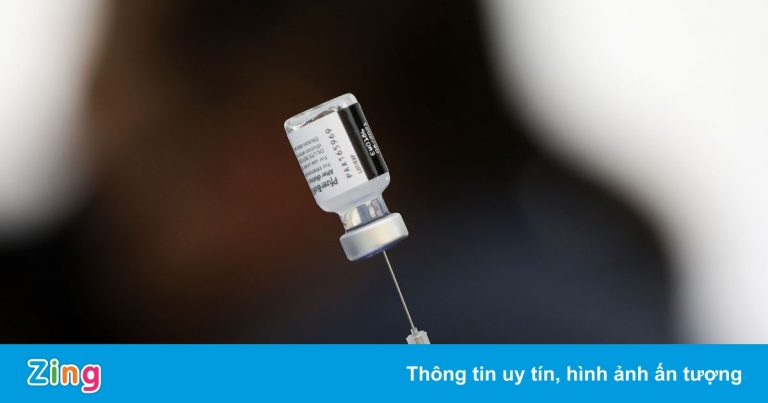 Các nước giàu tiêm mũi thứ 3, nguồn cung vaccine toàn cầu bị thu hẹp