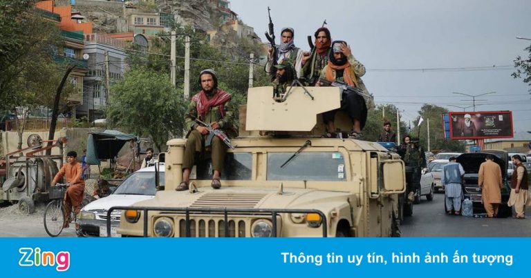 Taliban diễu hành phô trương khí tài chiếm được của quân đội Mỹ