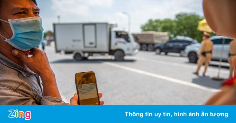 Có tình trạng núp bóng xe cứu thương để đưa người rời TP.HCM