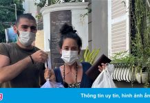 Gia đình nước ngoài ở Thảo Điền nấu ăn gửi bệnh viện dã chiến