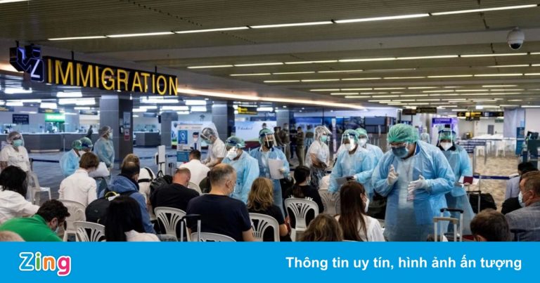 Thống đốc Phuket bất ngờ thừa nhận khủng hoảng Covid-19 trên đảo Thống đốc Phuket bất ngờ thừa nhận khủng hoảng Covid-19 trên đảo