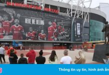 Người hâm mộ xếp hàng chờ mua áo đấu của Ronaldo