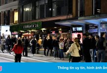 Na Uy rơi vào hỗn loạn vì dân ùa ra ăn mừng việc dỡ phong tỏa