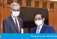 Thủ tướng đề nghị Pháp tiếp tục viện trợ vaccine cho Việt Nam